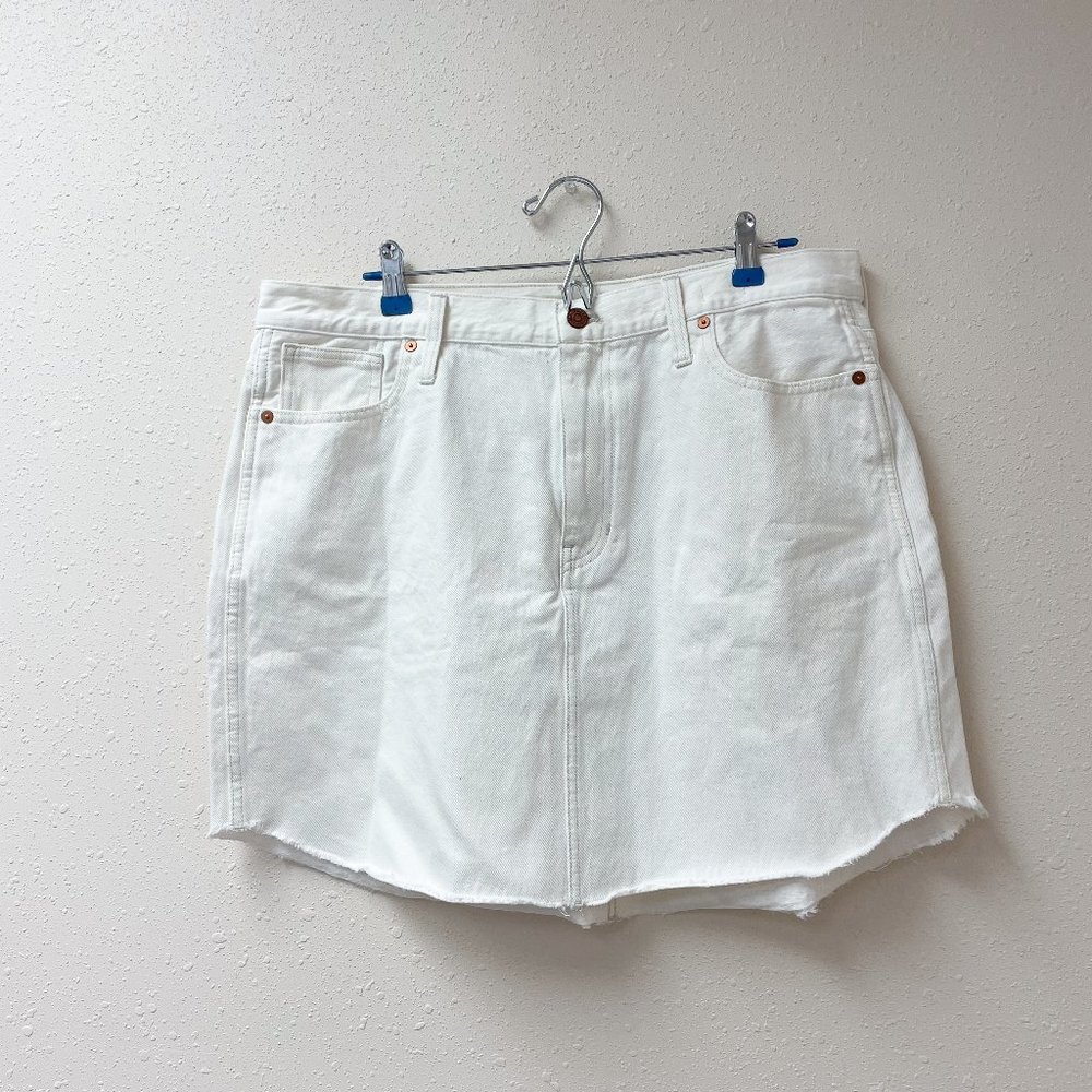 Madewell Denim Dolphin-Hem Mini Skirt in Vintage Canvas White